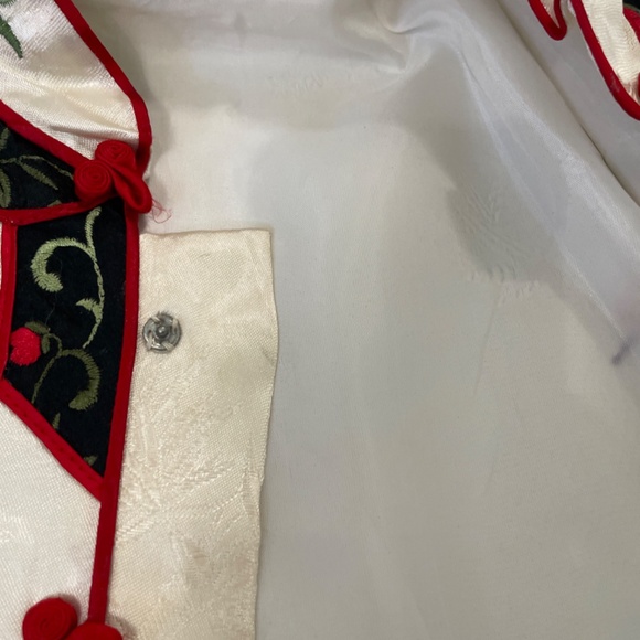 Beautiful embroidered Chinese top - Picture 7 of 10